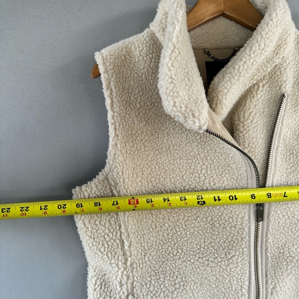 Banana Republic Cream Sherpa Zip Vest - Picture 3 of 7